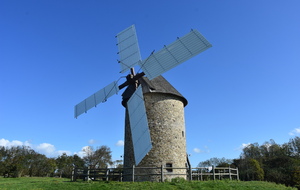 Moulin de Gouville sur mer, construit en 1870, grâce à une association le moulin a retrouvé une nouvelle vie depuis 2011 