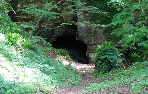 Grottes autour de la vieille Eglise de Thaon