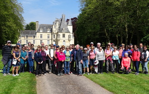 Merci à Monsieur de Moyon, au centre de la photo, nous avoir accueillis