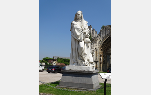 Statue de l'Abbé Suger