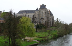 Week-end Sablé sur Sarthe : L'Abbaye de Solesmes en longeant la Sarthe
