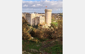 FALAISE en passant dans le Mont Myrrha