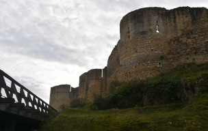 FALAISE en passant dans le Mont Myrrha