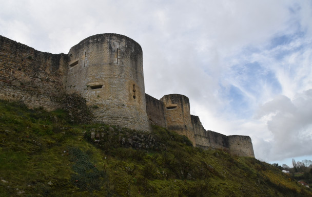FALAISE en passant dans le Mont Myrrha